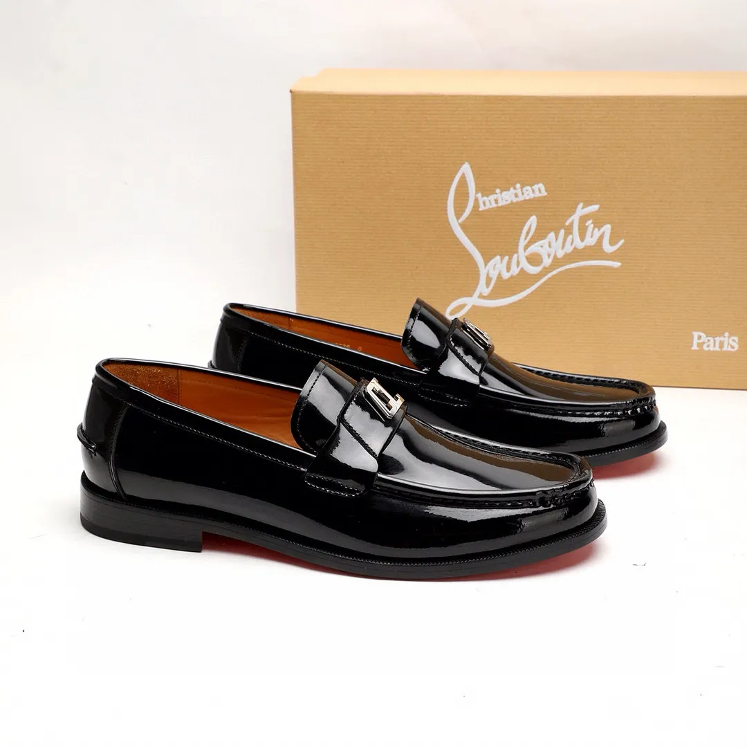 Batch 1,080 yuan 💰••New real shots••CL～High-end men’s 👔casual•loafers with red soles! ••🆑Genuine and top-quality goods from original orders ••✅💯 Purchase goods from top-quality original orders! Original imported patterned cowhide ➕Imported cowhide lining ➕Cowhide feet ➕Original leather outsole~🉑️Feel free to compare the authentic ones! Size: 38-44 (45.46.47 can be customized)